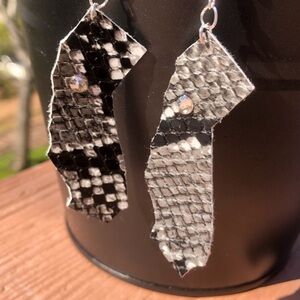 Snakeskin Print California Shape Earrings